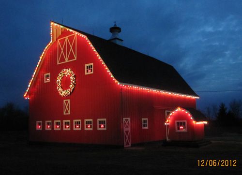 Decorating your barn for Christmas - Image