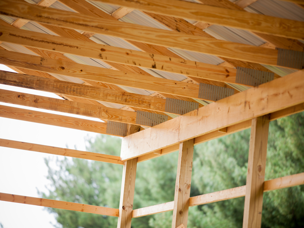 How far should pole barn trusses be spaced? - Image